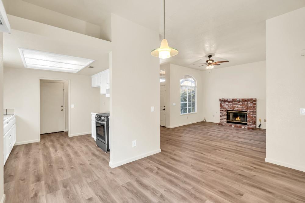 Detail Gallery Image 9 of 37 For 9255 Guillermina Ct, Elk Grove,  CA 95758 - 3 Beds | 2 Baths