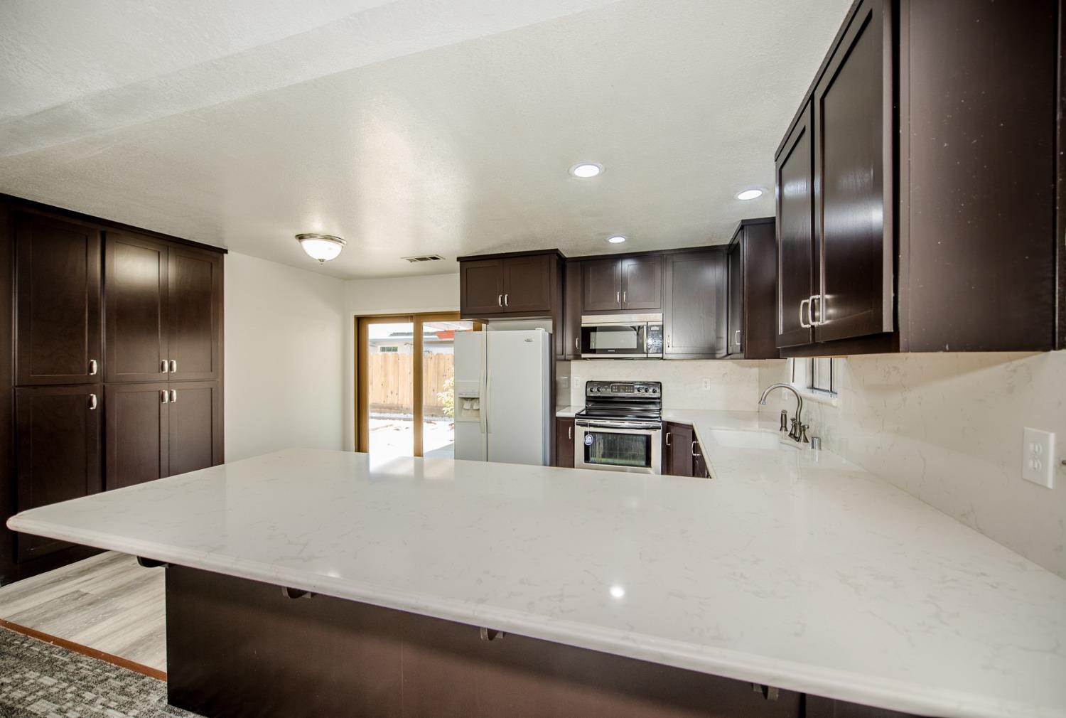 Detail Gallery Image 9 of 46 For 1925 Arrowsmith Dr, Manteca,  CA 95336 - 3 Beds | 2 Baths
