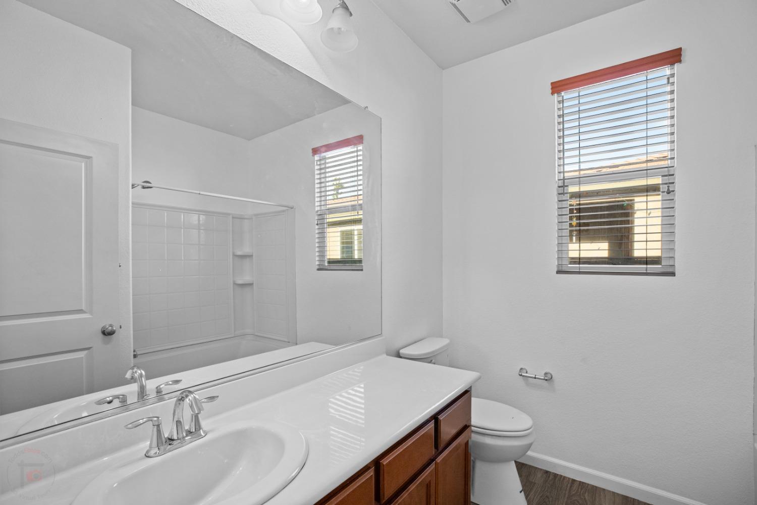 Detail Gallery Image 11 of 45 For 1355 Santona St, Manteca,  CA 95337 - 3 Beds | 2 Baths