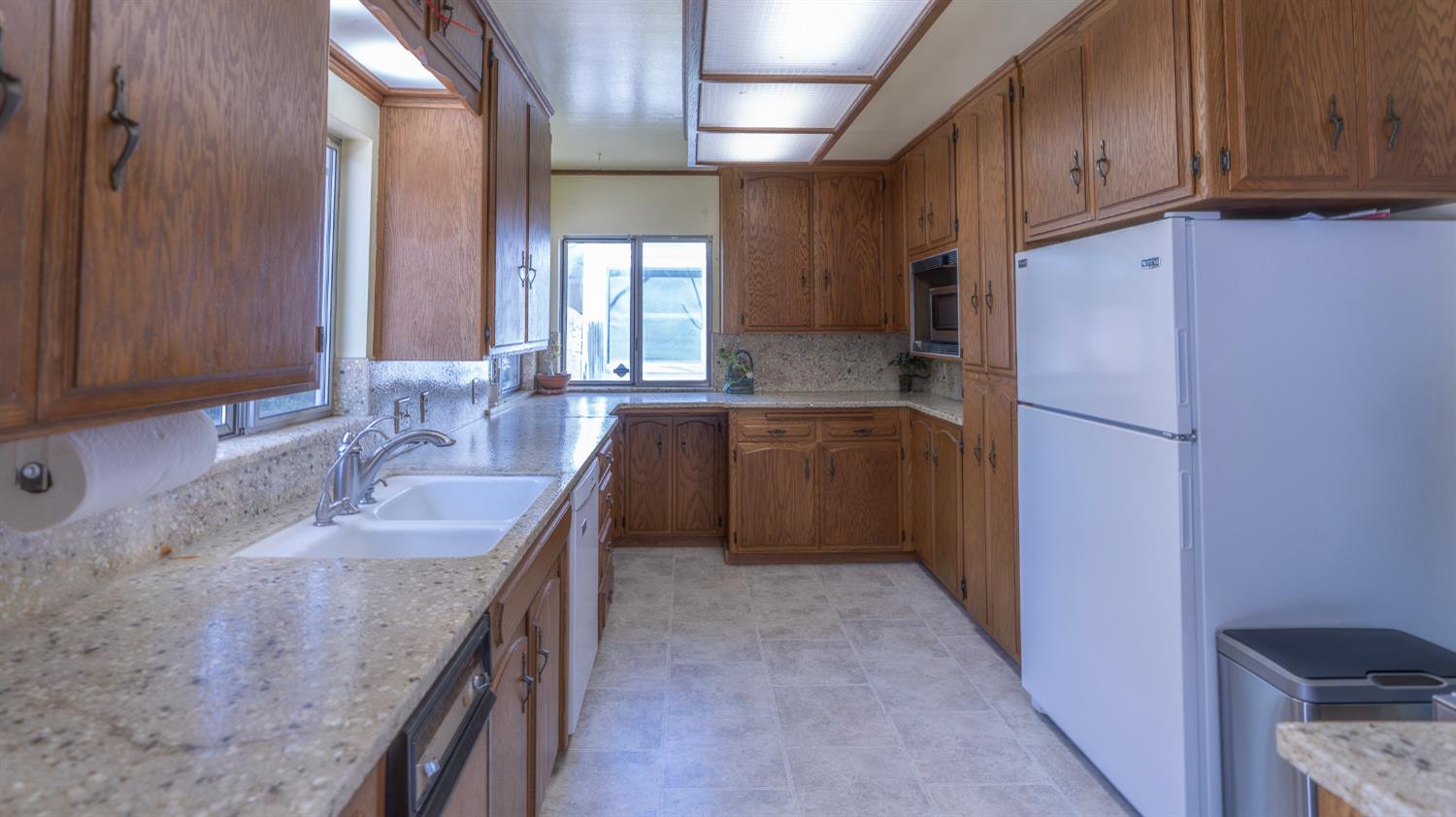 E Roseburg Avenue, Modesto, California image 5