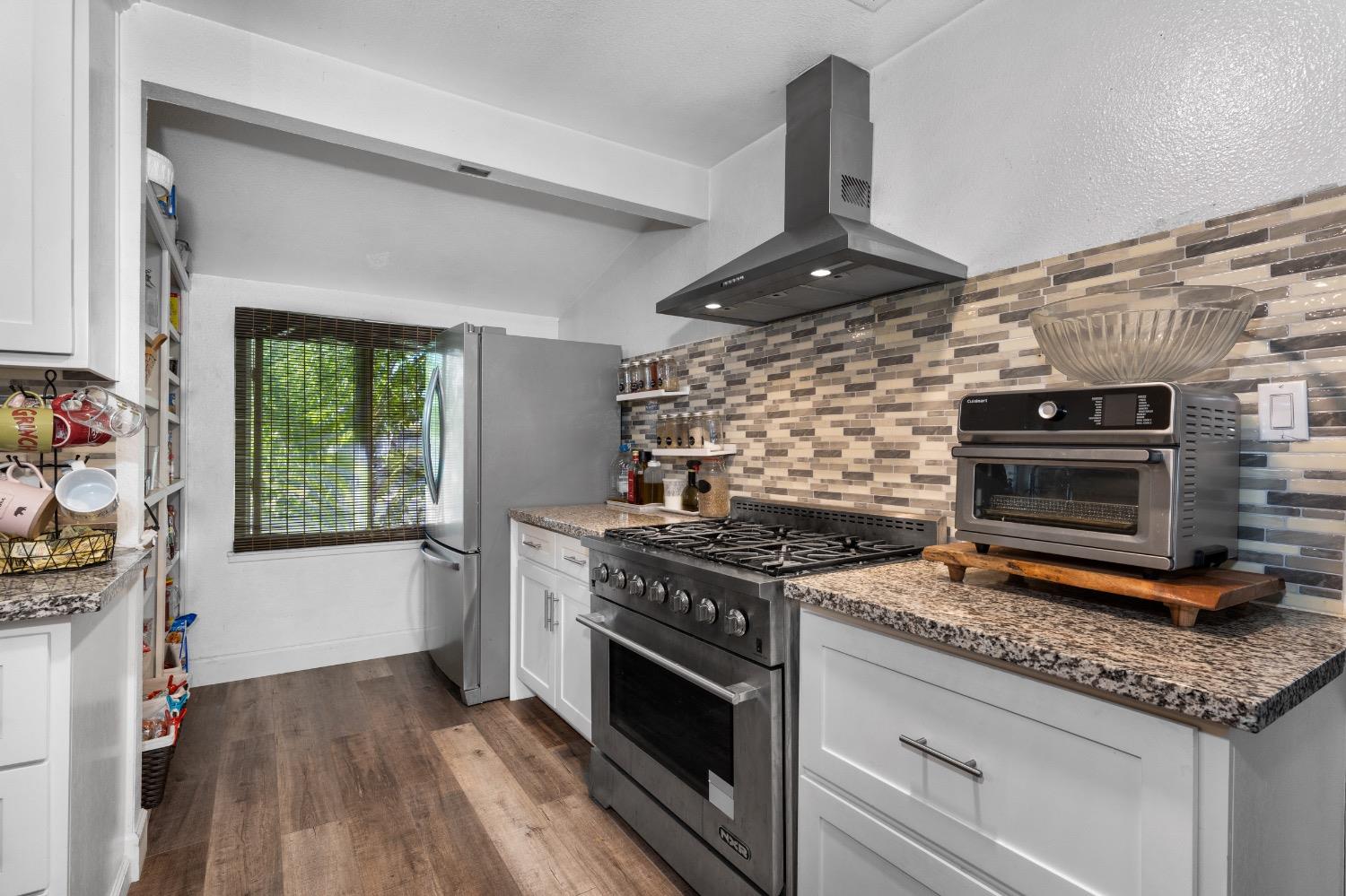 Detail Gallery Image 10 of 32 For 126 N Nottingham Dr, Stockton,  CA 95207 - 5 Beds | 3 Baths