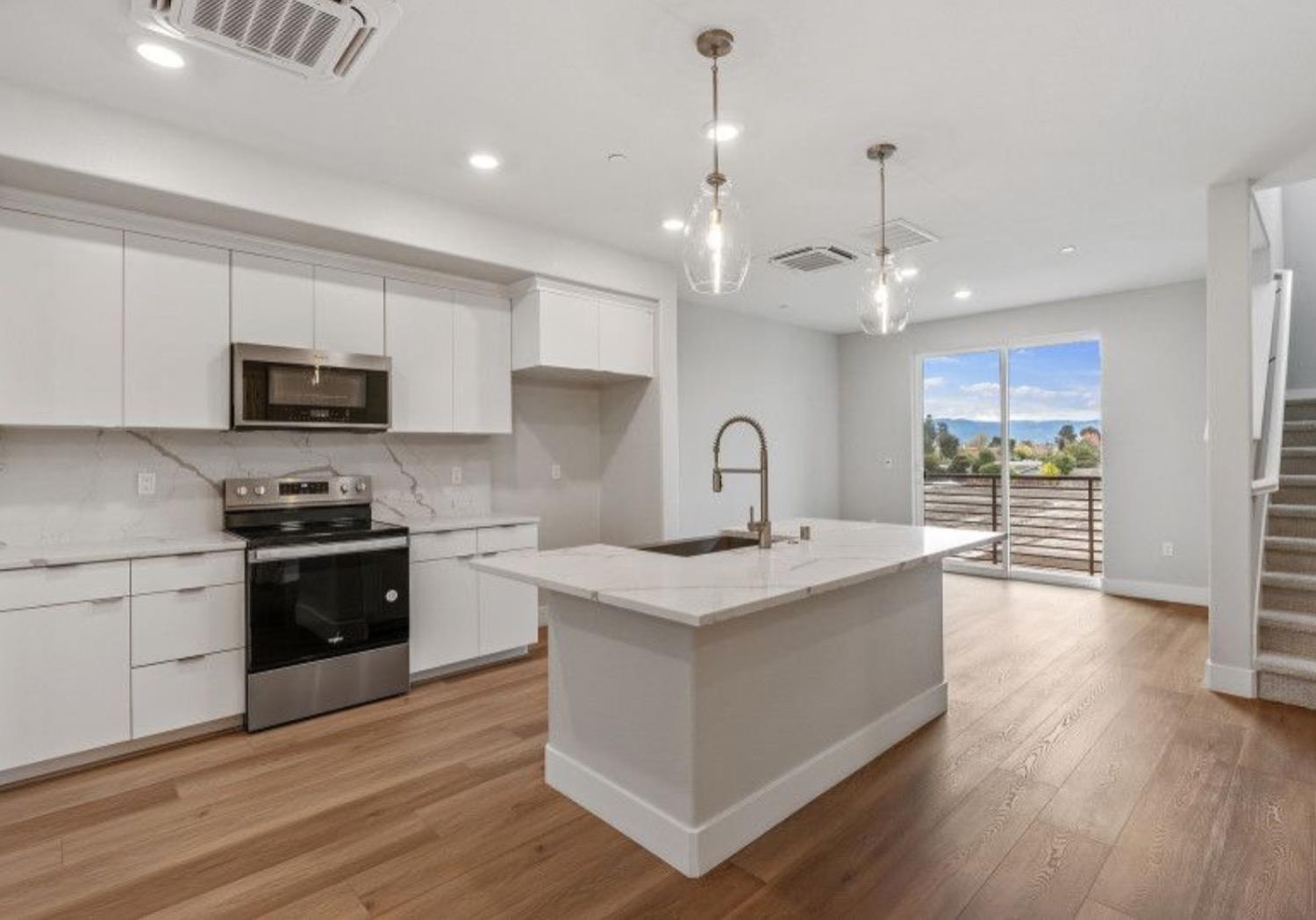 Detail Gallery Image 1 of 10 For 569 Yale Way, San Jose,  CA 95117 - 3 Beds | 3 Baths
