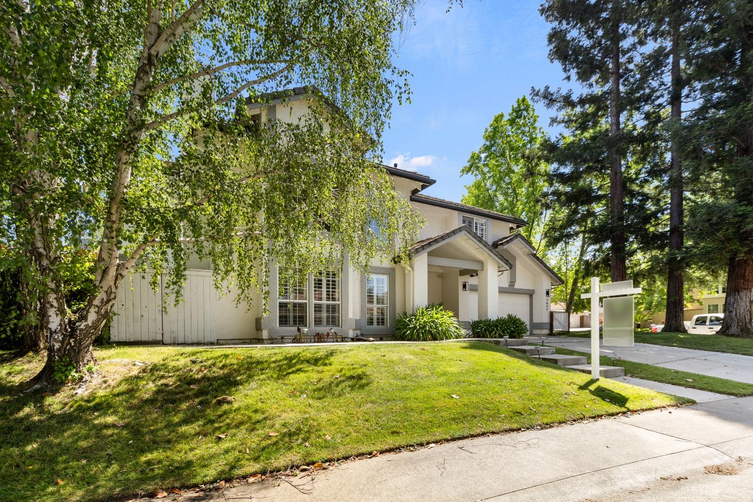 Detail Gallery Image 3 of 56 For 7805 River Village Dr, Sacramento,  CA 95831 - 3 Beds | 2/1 Baths