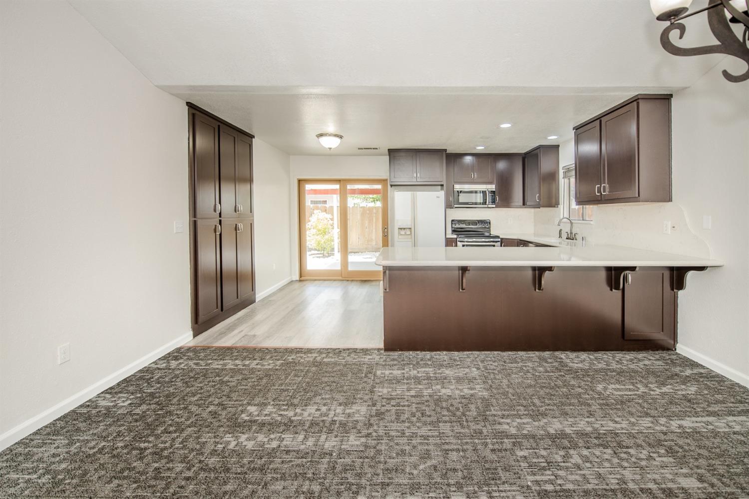 Detail Gallery Image 7 of 46 For 1925 Arrowsmith Dr, Manteca,  CA 95336 - 3 Beds | 2 Baths