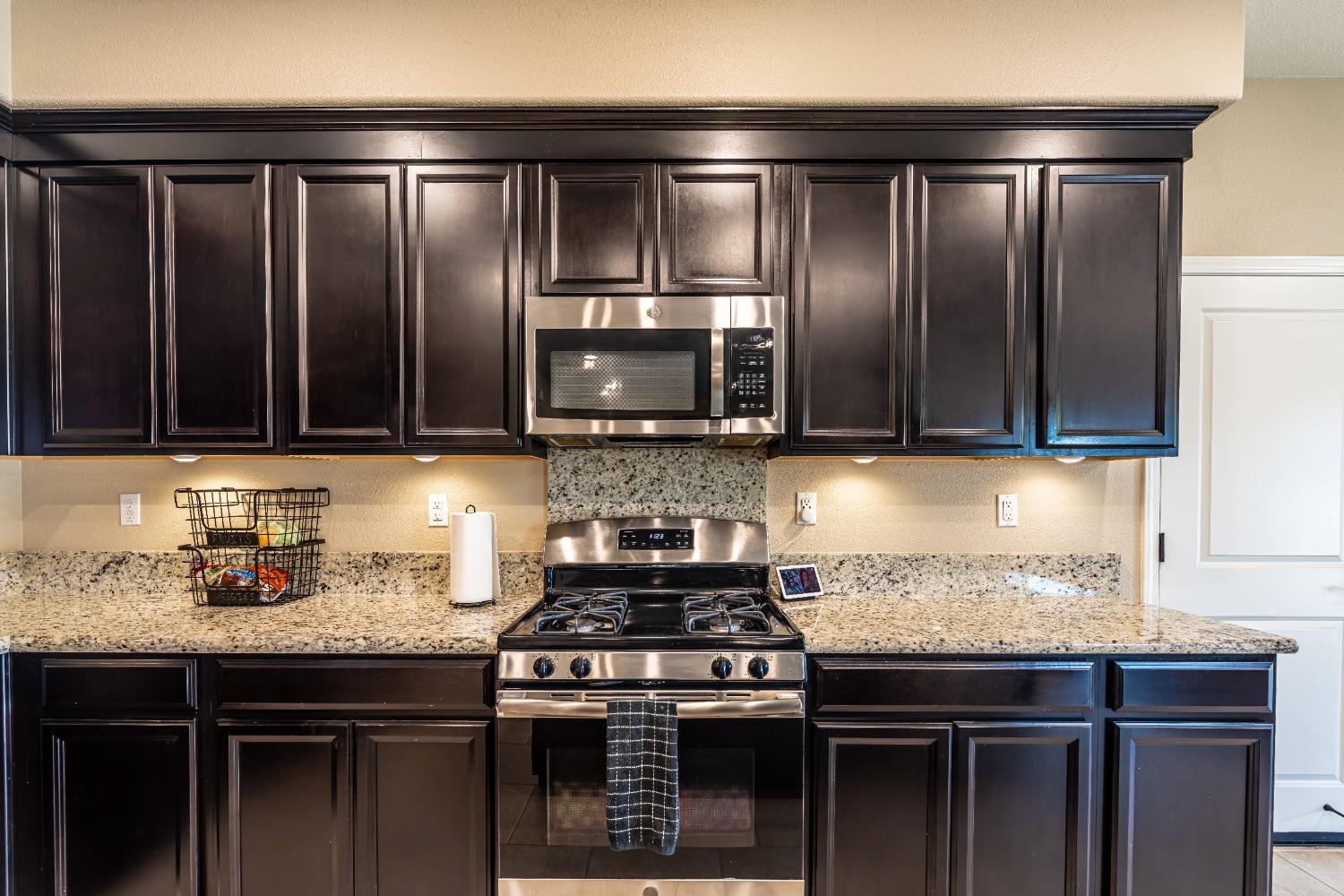 Detail Gallery Image 12 of 56 For 2050 Danforth Way, Plumas Lake,  CA 95961 - 4 Beds | 3 Baths