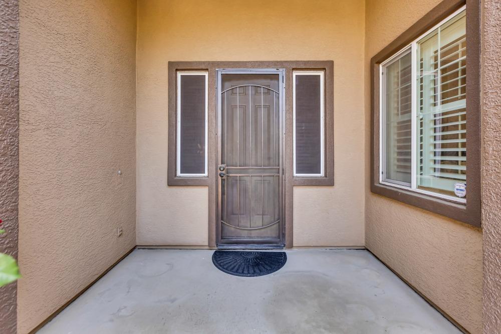 Detail Gallery Image 6 of 66 For 929 Jordine Way, Galt,  CA 95632 - 5 Beds | 2/1 Baths