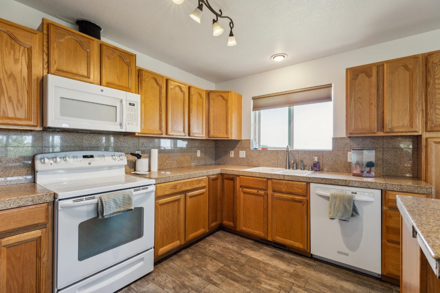 Detail Gallery Image 7 of 27 For 14748 Sutter Highlands, Sutter Creek,  CA 95685 - 3 Beds | 2 Baths