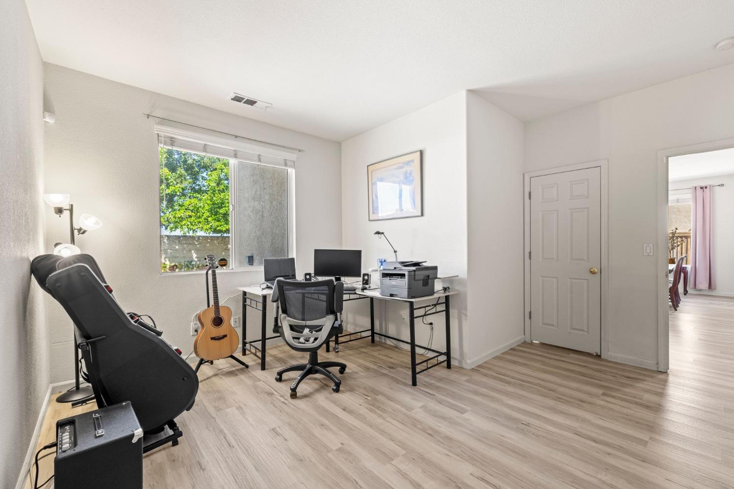 Detail Gallery Image 15 of 43 For 1644 Gloria Cir, Tracy,  CA 95377 - 5 Beds | 3 Baths