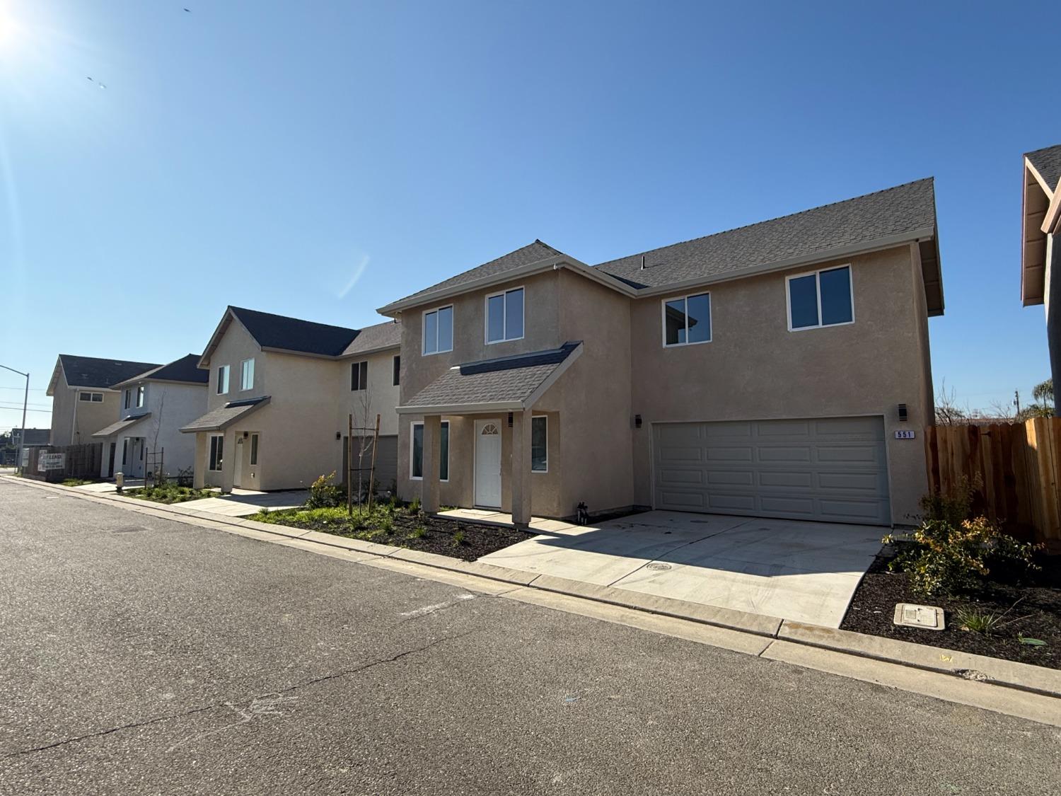 Detail Gallery Image 1 of 26 For 571 Jason Dr, Turlock,  CA 95380 - 3 Beds | 2/1 Baths