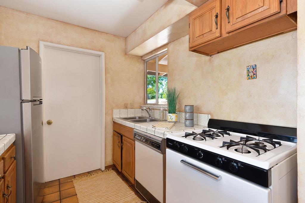 Detail Gallery Image 6 of 38 For 8005 Livorna Way, Fair Oaks,  CA 95628 - 4 Beds | 2 Baths