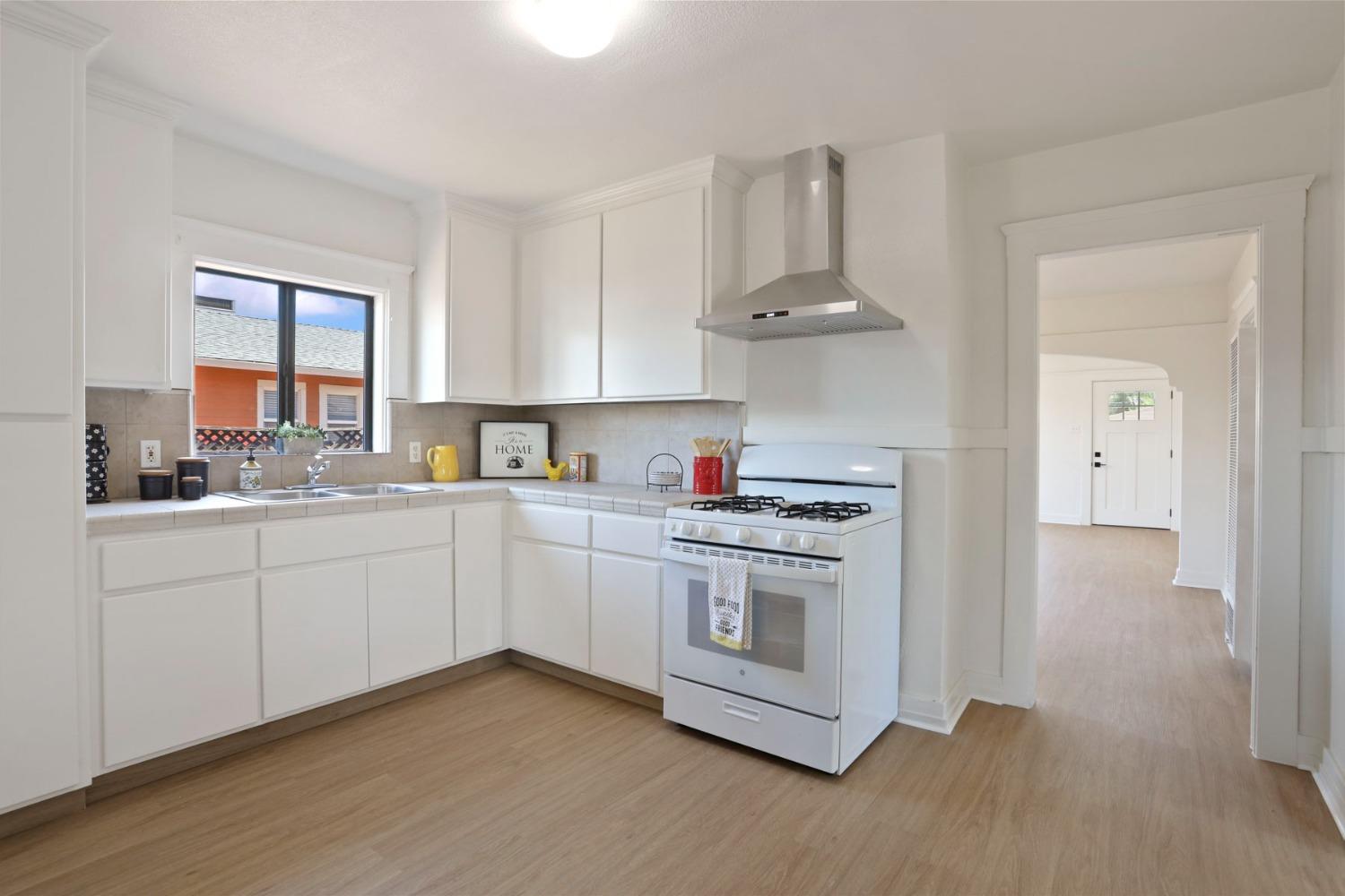 Detail Gallery Image 9 of 25 For 11 E 1st St, Tracy,  CA 95376 - 2 Beds | 1 Baths