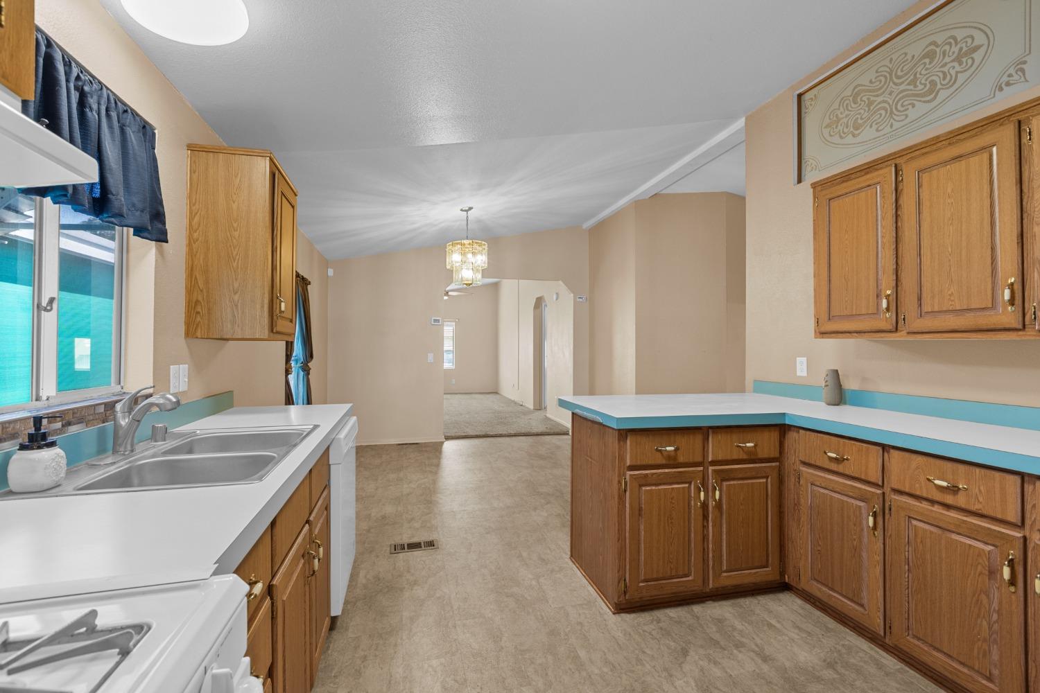 Detail Gallery Image 9 of 26 For 3431 Cherryland 41, Stockton,  CA 95215 - 3 Beds | 2 Baths