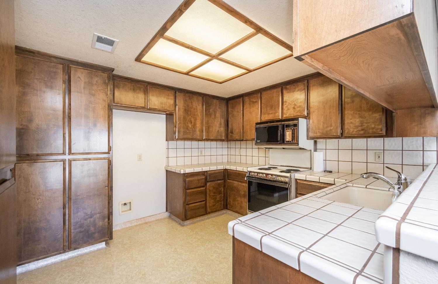 Detail Gallery Image 26 of 31 For 1207 Cedar Tree Way, Sacramento,  CA 95831 - 2 Beds | 2 Baths