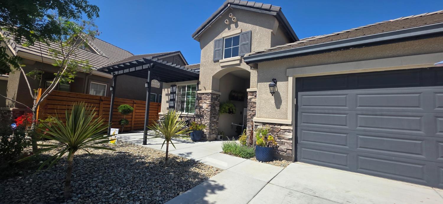 Detail Gallery Image 2 of 39 For 1731 Crystal Ct, Los Banos,  CA 93635 - 4 Beds | 2 Baths