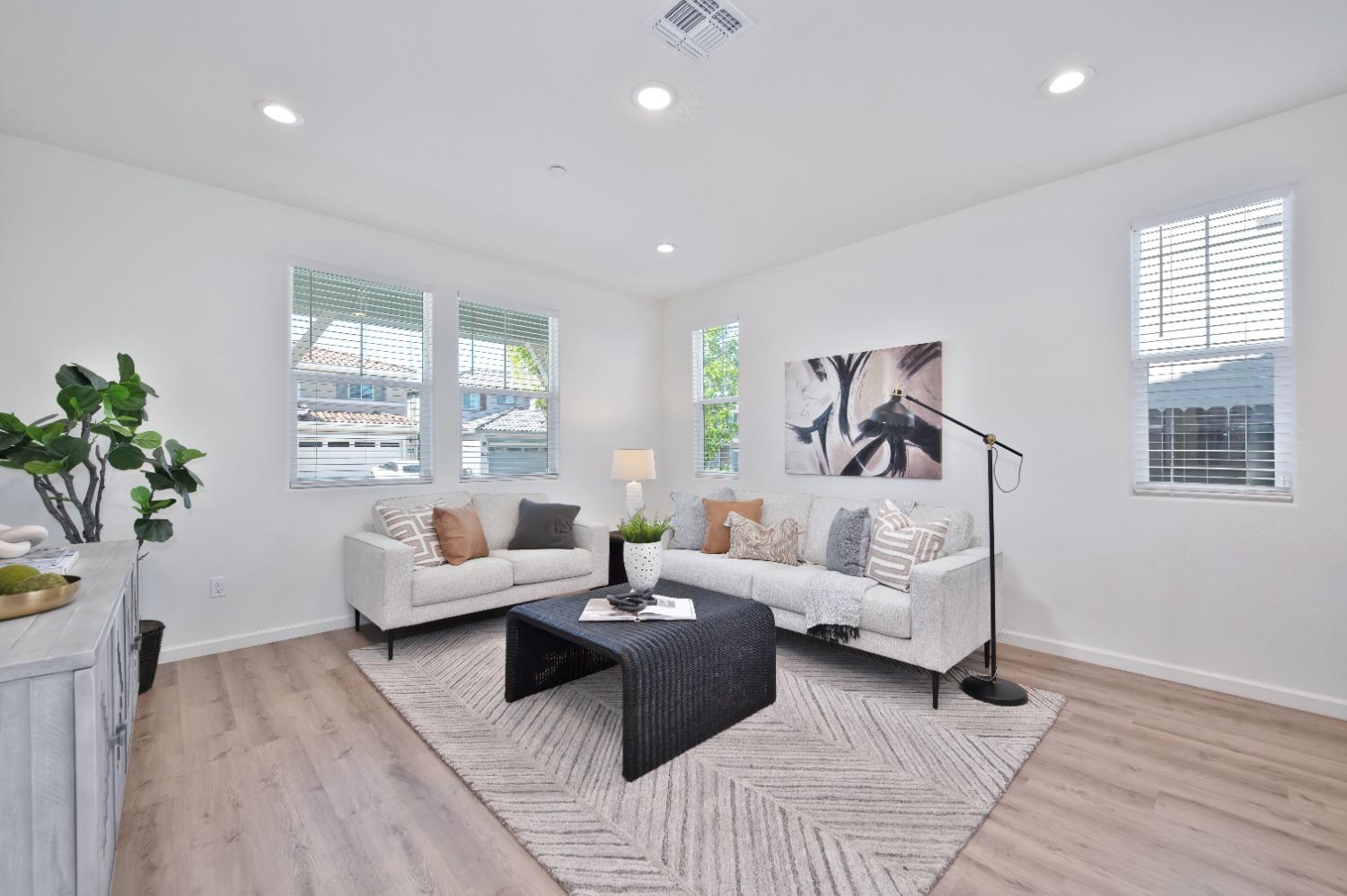 Detail Gallery Image 4 of 37 For 1336 Stark Bridge Rd, Lincoln,  CA 95648 - 4 Beds | 2/1 Baths