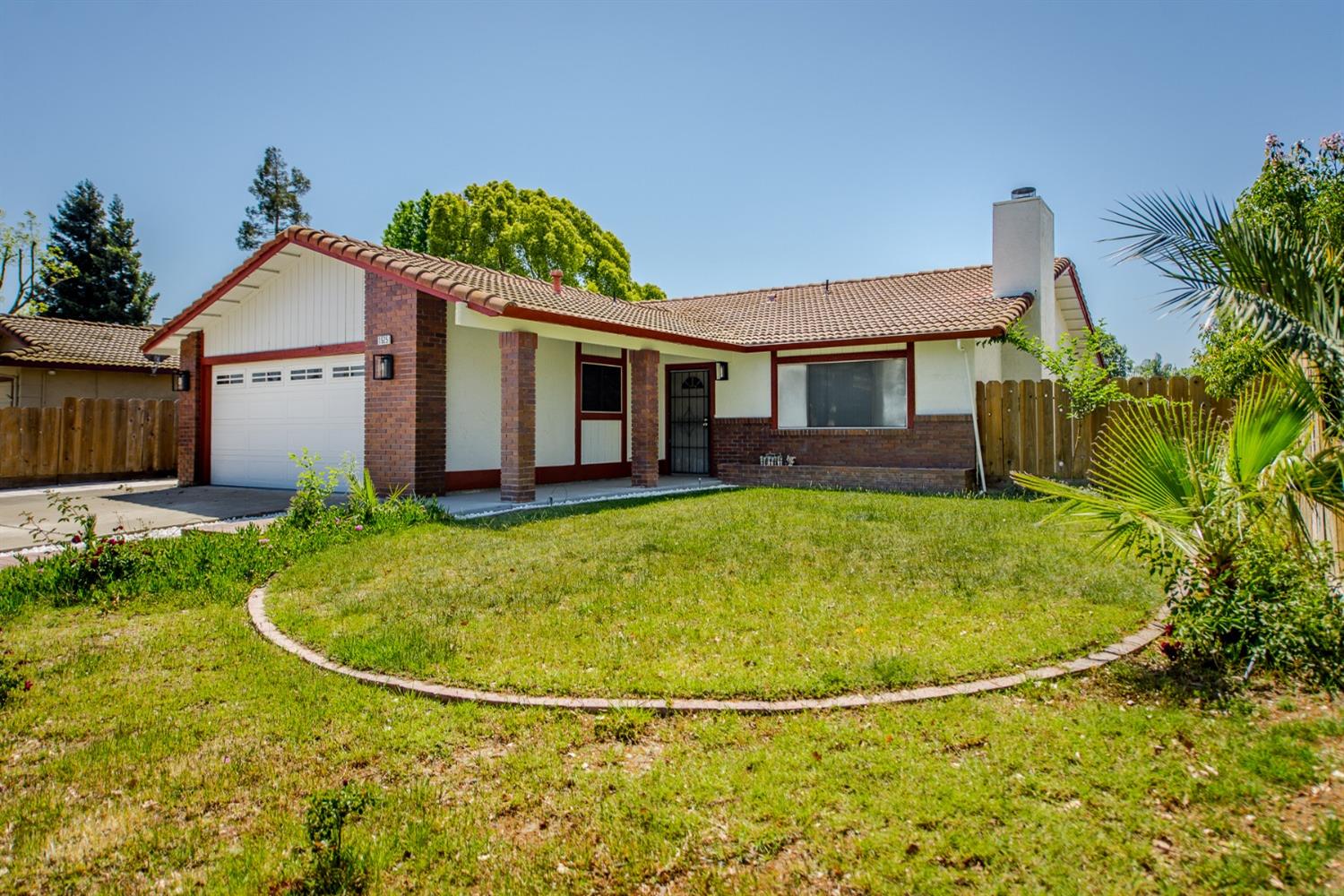 Detail Gallery Image 1 of 46 For 1925 Arrowsmith Dr, Manteca,  CA 95336 - 3 Beds | 2 Baths