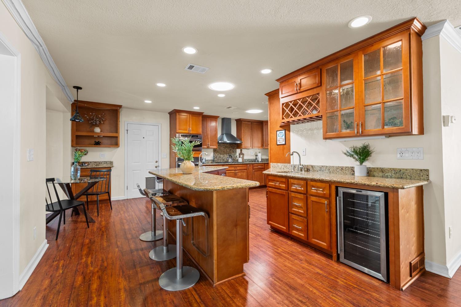 Detail Gallery Image 7 of 59 For 3800 Winona Way, North Highlands,  CA 95660 - 5 Beds | 3 Baths