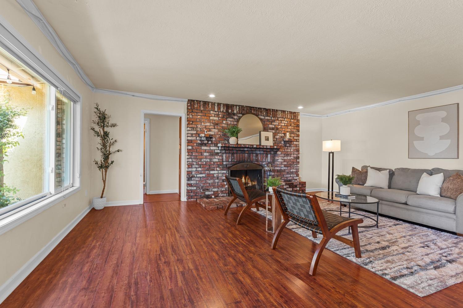 Detail Gallery Image 4 of 59 For 3800 Winona Way, North Highlands,  CA 95660 - 5 Beds | 3 Baths
