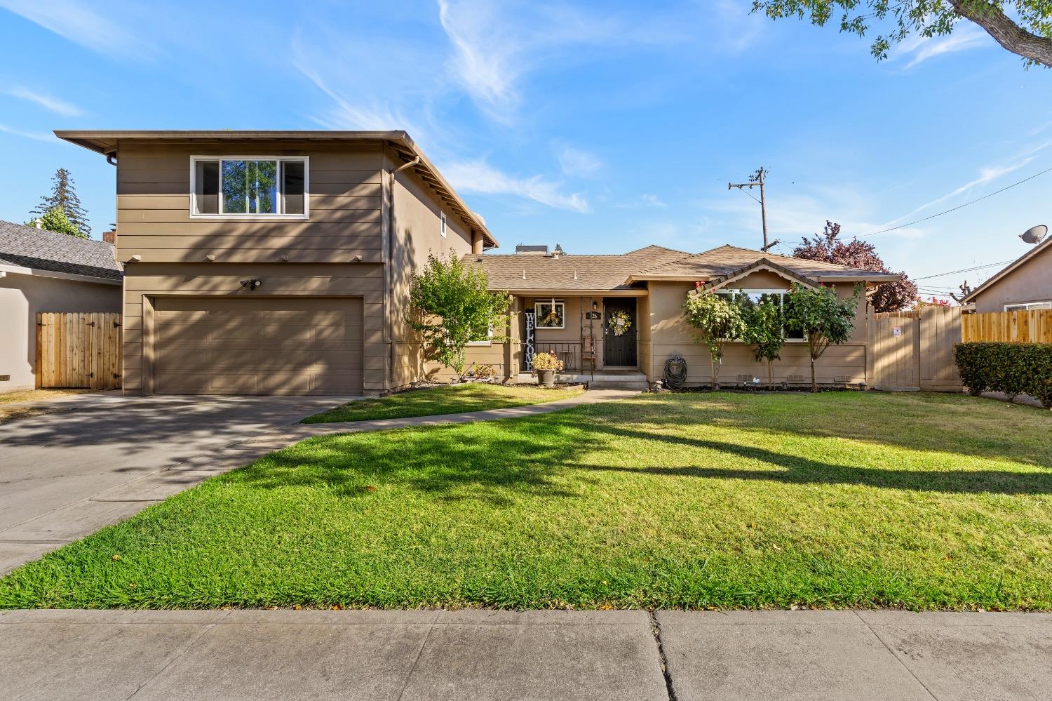Detail Gallery Image 1 of 32 For 126 N Nottingham Dr, Stockton,  CA 95207 - 5 Beds | 3 Baths