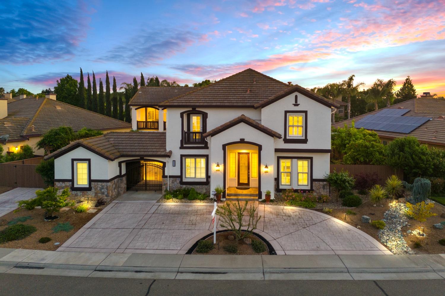Detail Gallery Image 1 of 94 For 6600 Caprezzo Way, Elk Grove,  CA 95757 - 5 Beds | 4/1 Baths