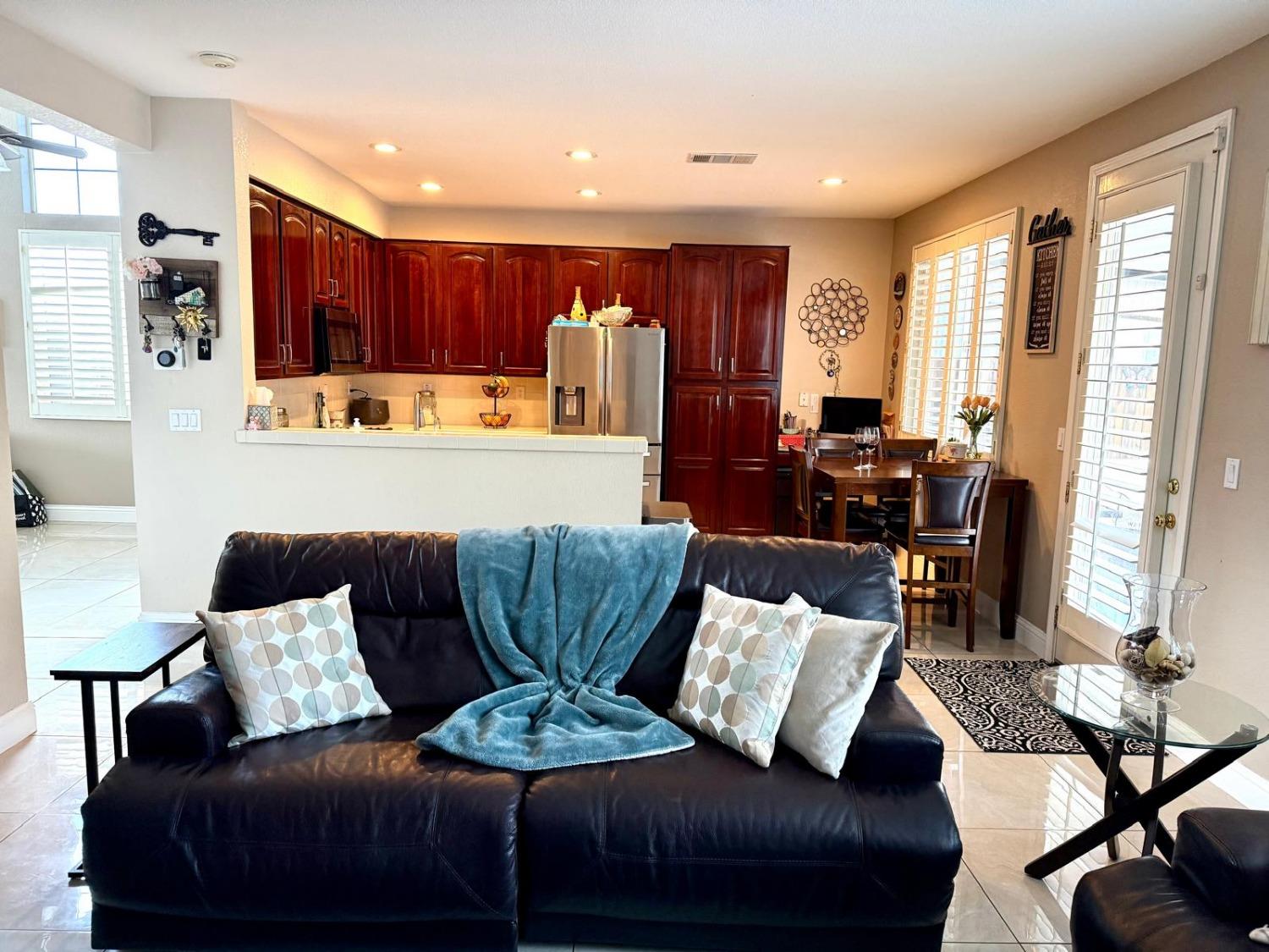 Detail Gallery Image 10 of 61 For 601 Olivine Ave, Lathrop,  CA 95330 - 5 Beds | 3 Baths