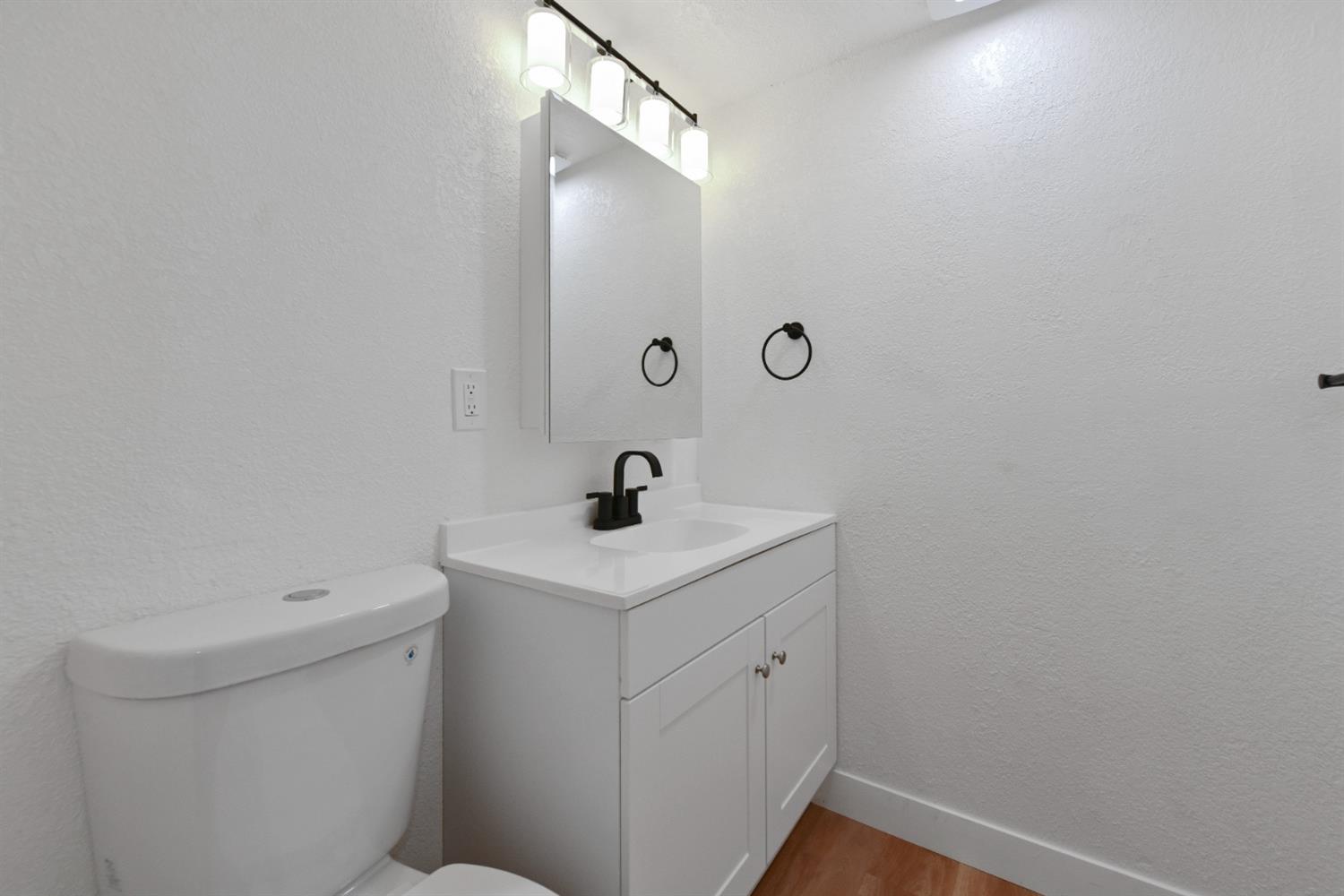 Photo #17: 225058863 Listing: Photo #17