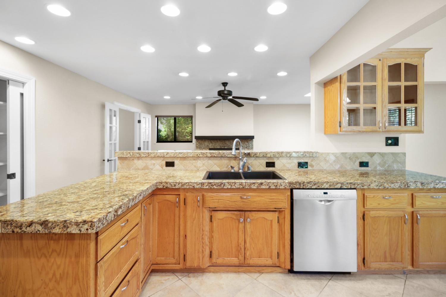 Detail Gallery Image 21 of 78 For 8401 Kroeger Ct, Fair Oaks,  CA 95628 - 4 Beds | 3 Baths