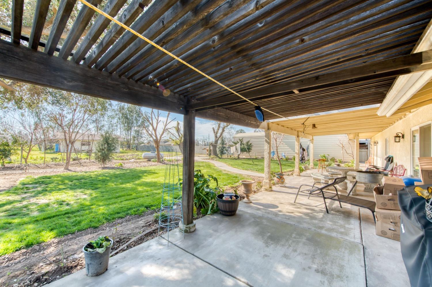 Detail Gallery Image 34 of 38 For 25540 Lynn Pl #B,  –,  CA 93638 - 3 Beds | 2 Baths