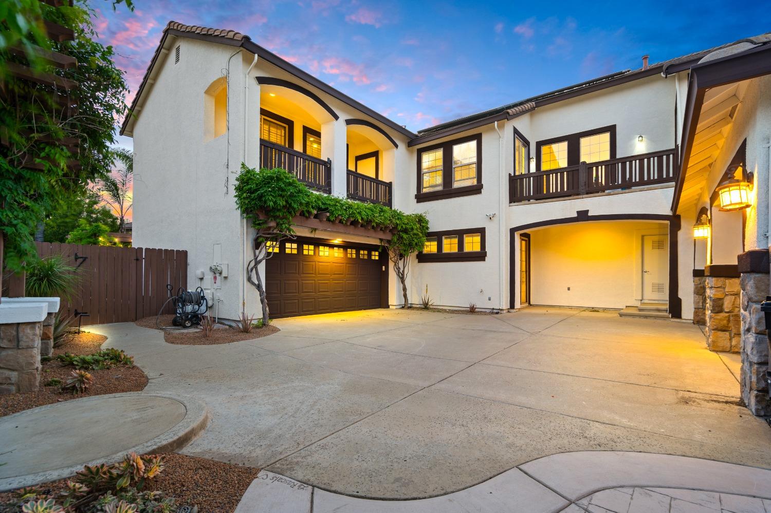 Detail Gallery Image 2 of 94 For 6600 Caprezzo Way, Elk Grove,  CA 95757 - 5 Beds | 4/1 Baths