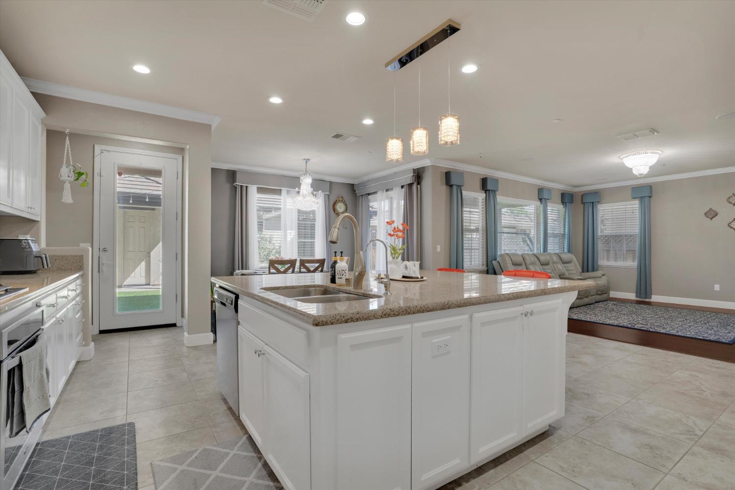 Detail Gallery Image 18 of 42 For 692 N Montebello St, Mountain House,  CA 95391 - 5 Beds | 4 Baths