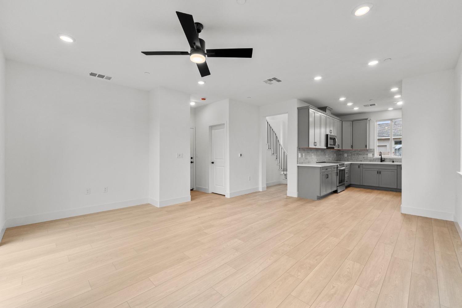 Detail Gallery Image 9 of 18 For 441 Caravaggio (Lot 4) Cir, Sacramento,  CA 95835 - 3 Beds | 2/1 Baths