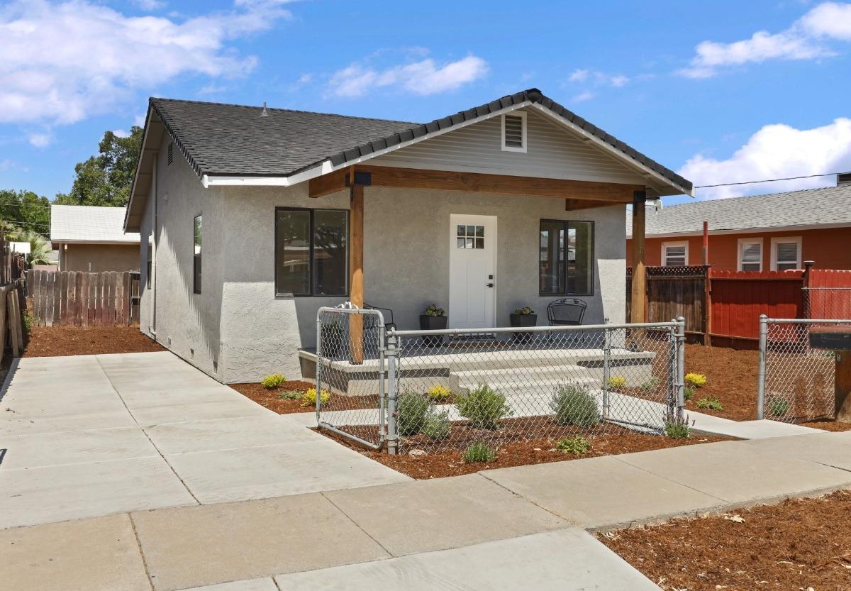 Detail Gallery Image 4 of 25 For 11 E 1st St, Tracy,  CA 95376 - 2 Beds | 1 Baths
