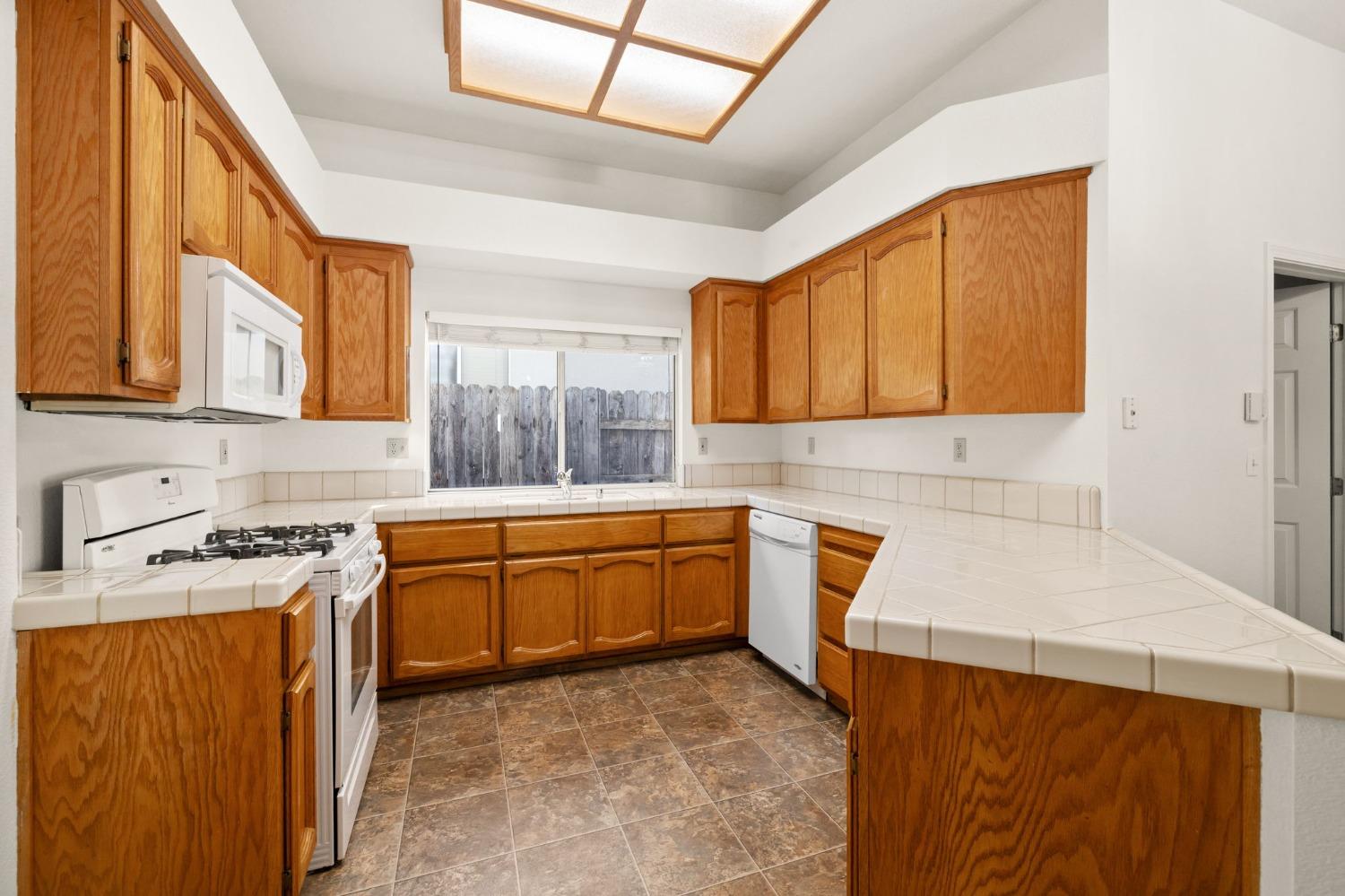 Detail Gallery Image 15 of 45 For 8531 Heather Cross Way, Orangevale,  CA 95662 - 3 Beds | 2 Baths