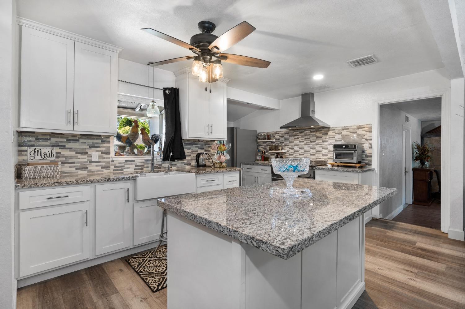 Detail Gallery Image 8 of 32 For 126 N Nottingham Dr, Stockton,  CA 95207 - 5 Beds | 3 Baths