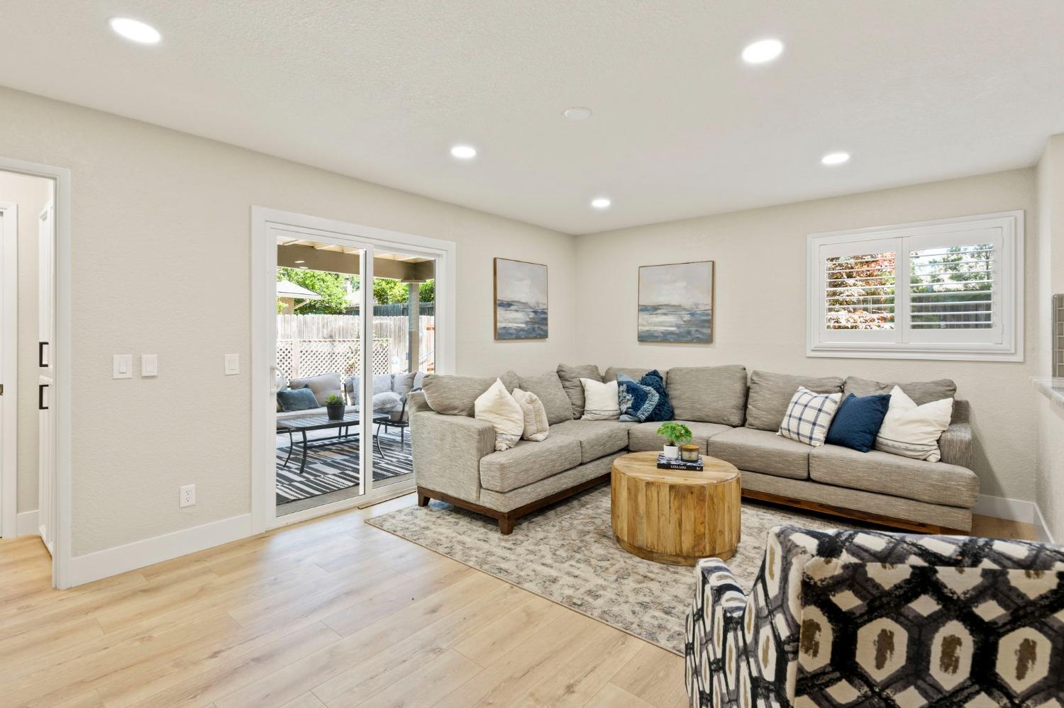 Detail Gallery Image 13 of 32 For 8044 Hoopes Dr, Citrus Heights,  CA 95610 - 3 Beds | 2/1 Baths