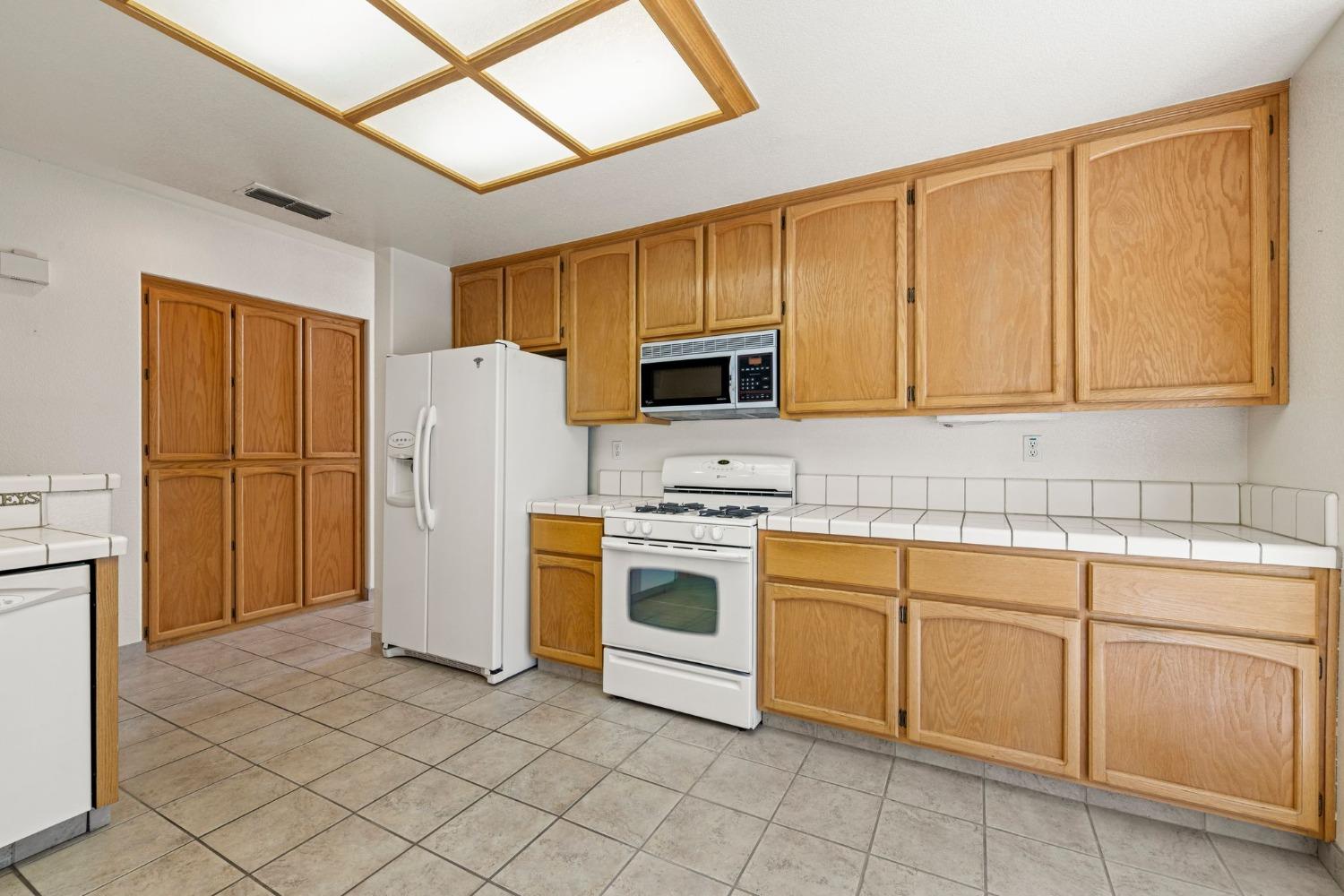 Detail Gallery Image 21 of 56 For 2936 Trigo Way, Sacramento,  CA 95833 - 3 Beds | 2/1 Baths