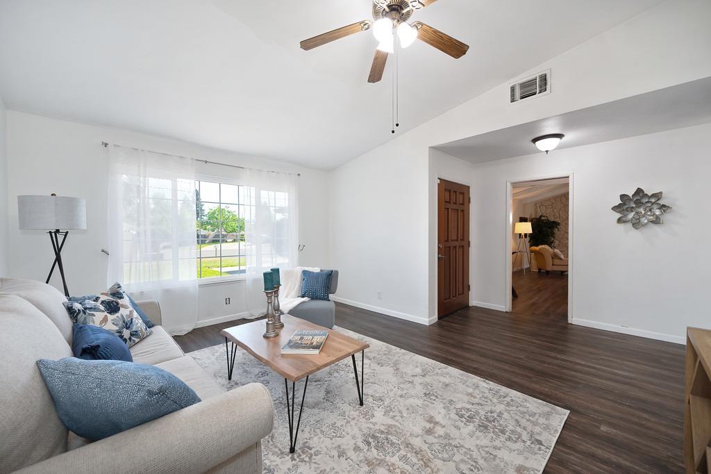 Detail Gallery Image 3 of 31 For 6704 Green Ash Ct, Citrus Heights,  CA 95610 - 4 Beds | 2 Baths