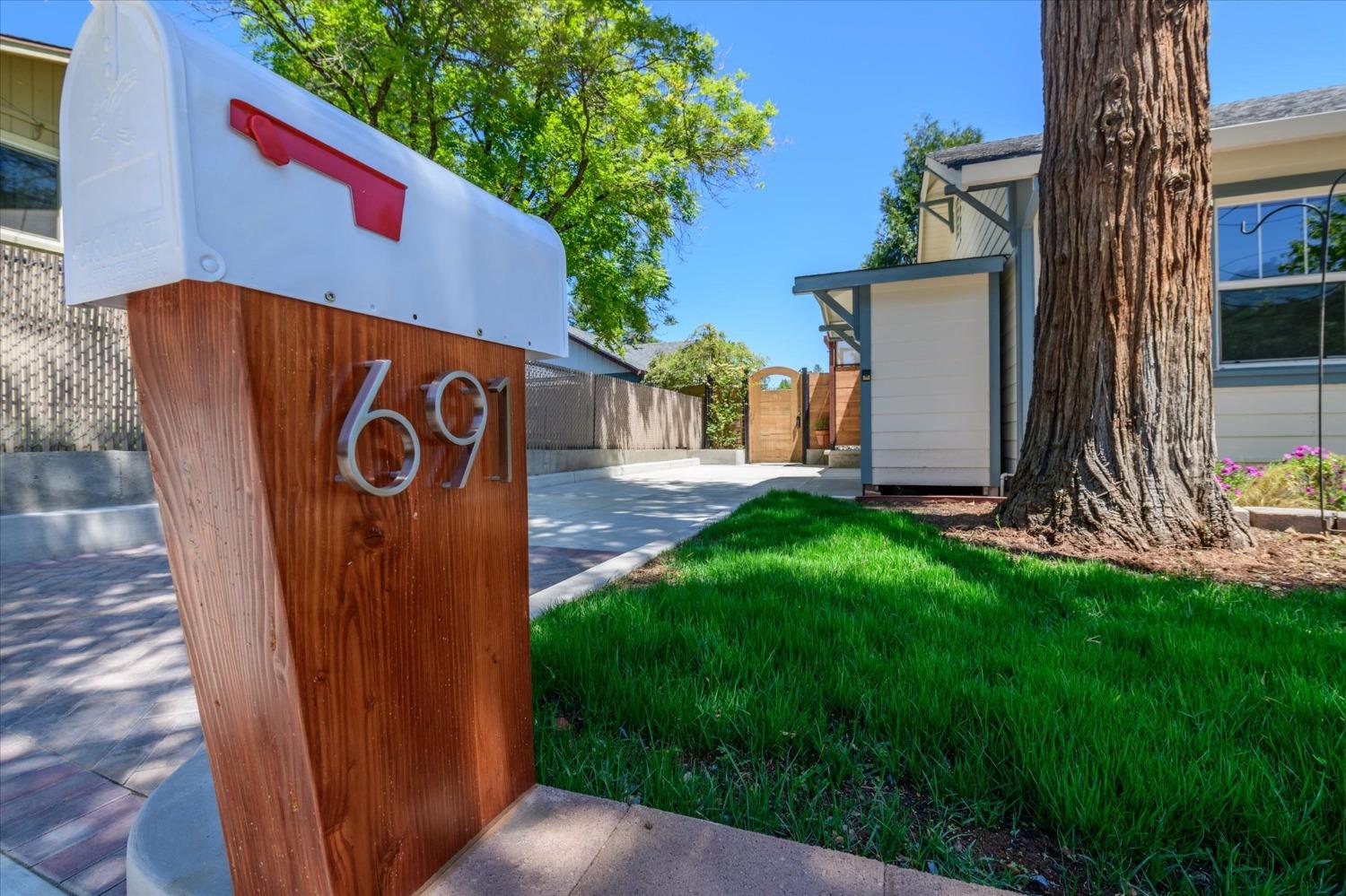 Wentworth Court, Placerville, California image 11