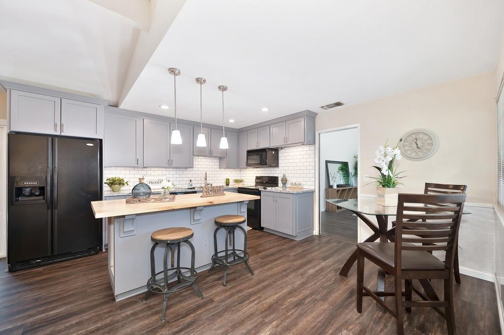Detail Gallery Image 2 of 31 For 6704 Green Ash Ct, Citrus Heights,  CA 95610 - 4 Beds | 2 Baths