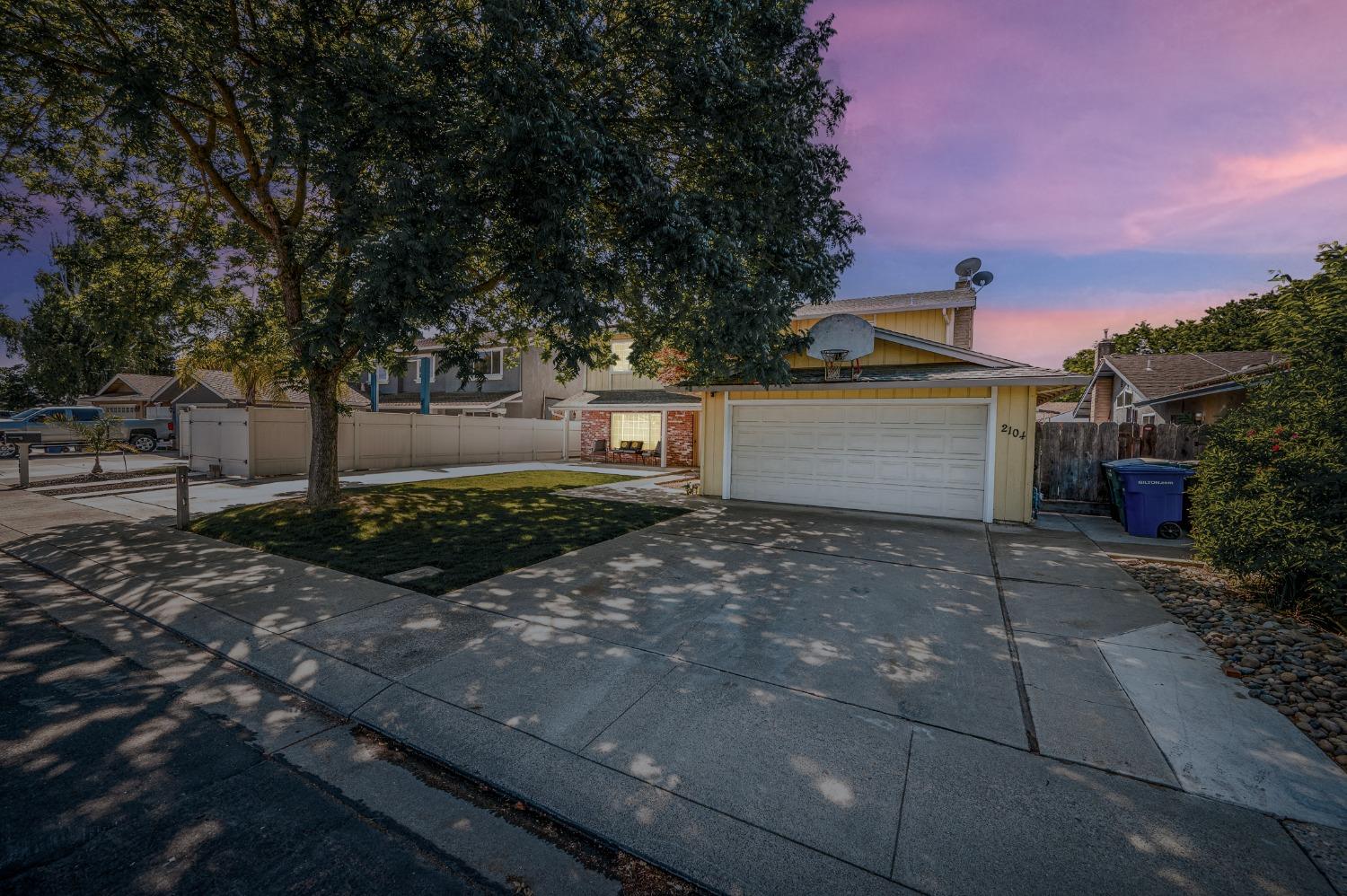 Detail Gallery Image 5 of 50 For 2104 Golden Leaf Ct, Modesto,  CA 95355 - 4 Beds | 2/1 Baths