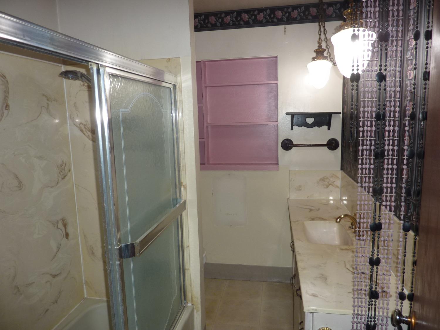 Detail Gallery Image 7 of 15 For 2059 Country Club Blvd, Stockton,  CA 95204 - 3 Beds | 1 Baths