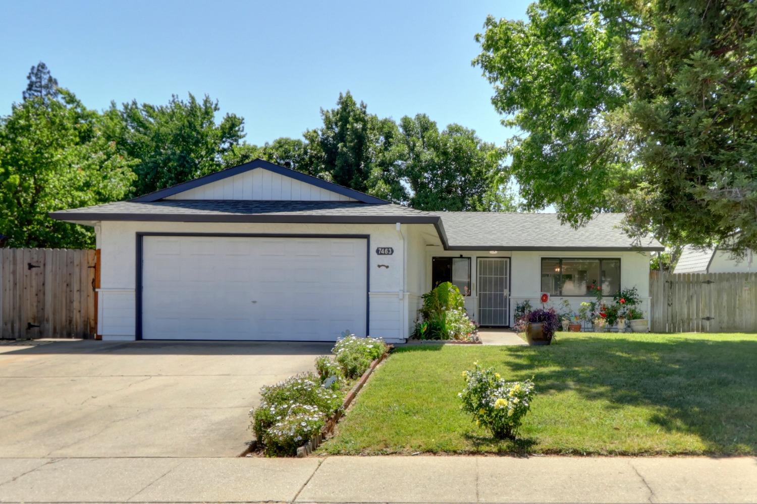 Detail Gallery Image 1 of 32 For 7463 Versailles Way, Sacramento,  CA 95842 - 3 Beds | 2 Baths