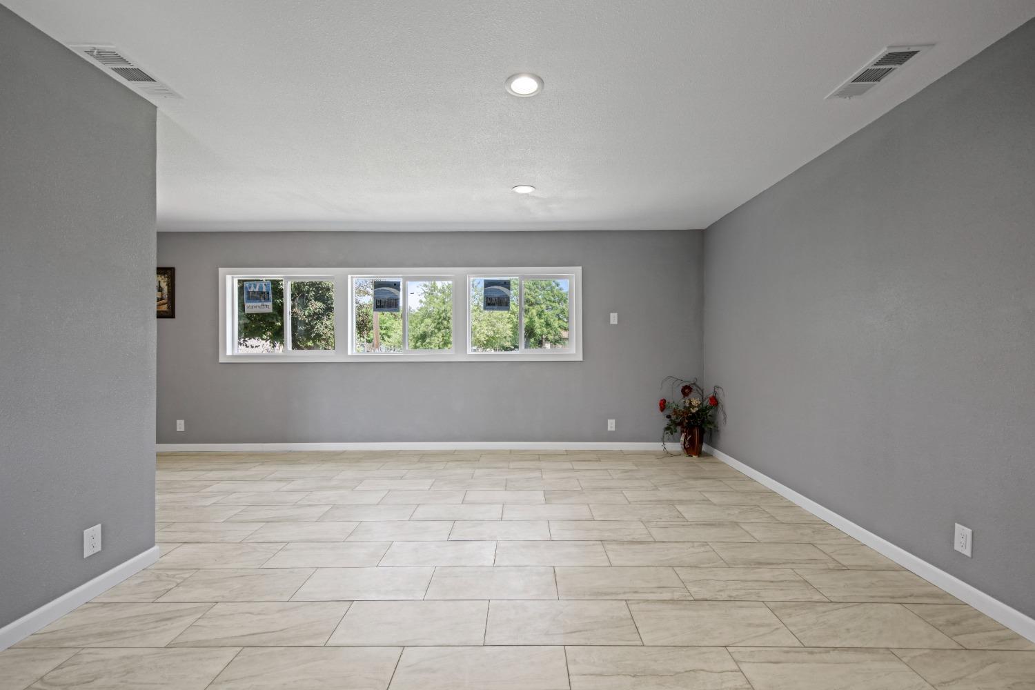Detail Gallery Image 3 of 48 For 2310 Scribner St, Stockton,  CA 95206 - 2 Beds | 1 Baths