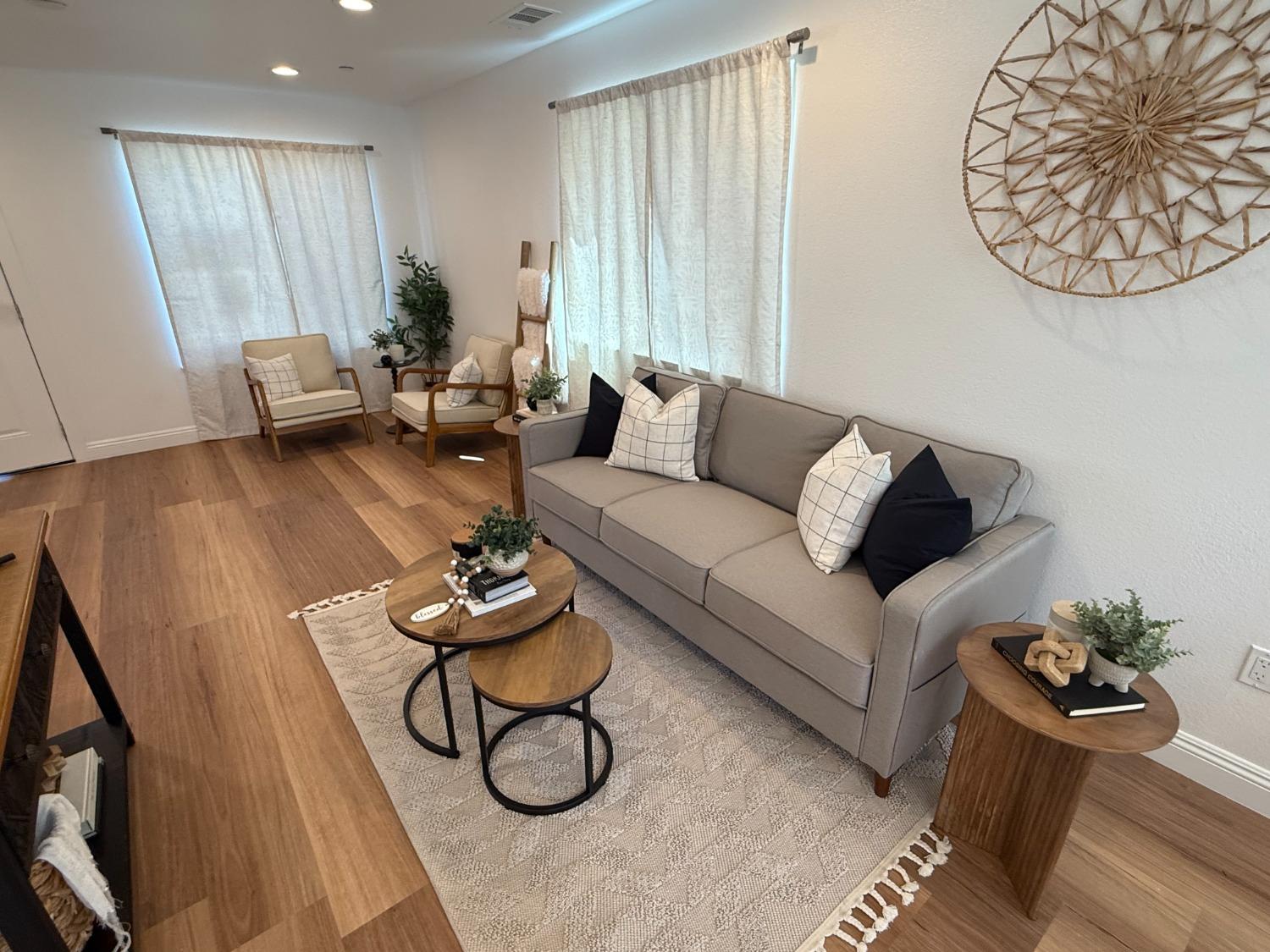 Detail Gallery Image 14 of 26 For 571 Jason Dr, Turlock,  CA 95380 - 3 Beds | 2/1 Baths