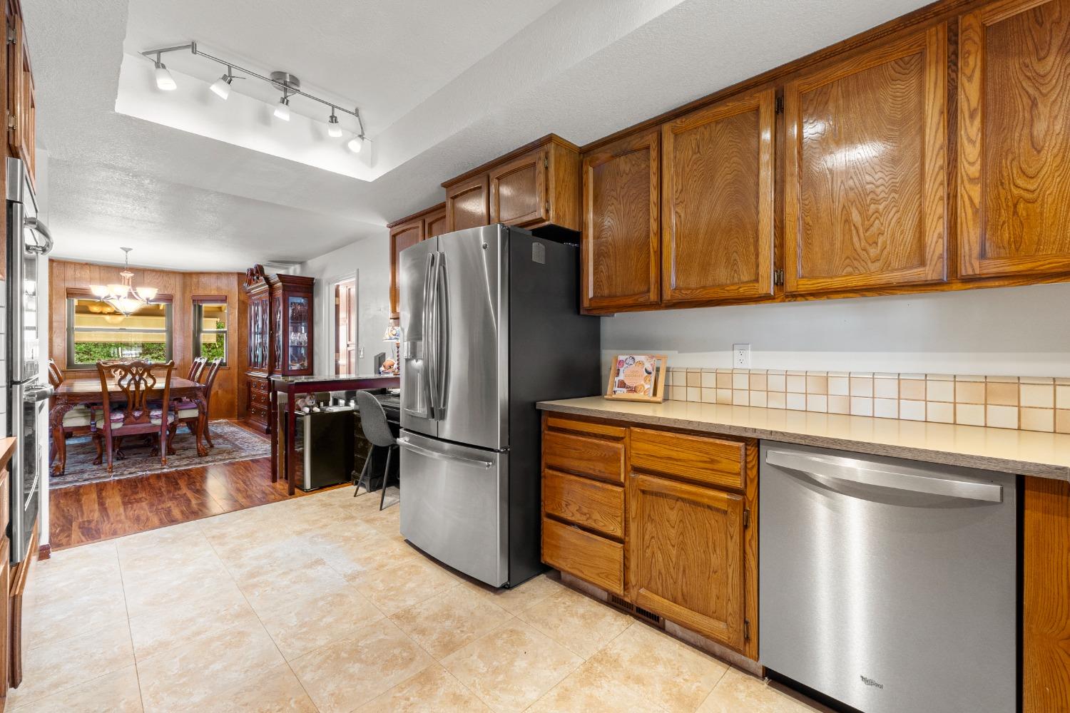 Detail Gallery Image 18 of 47 For 24 Sage River Cir, Sacramento,  CA 95831 - 3 Beds | 3 Baths