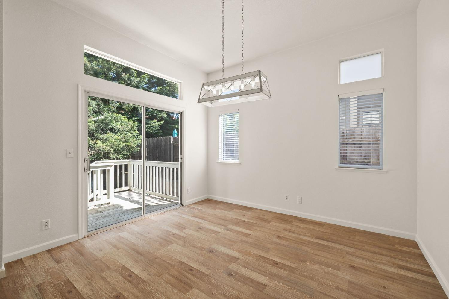 Detail Gallery Image 11 of 45 For 8531 Heather Cross Way, Orangevale,  CA 95662 - 3 Beds | 2 Baths