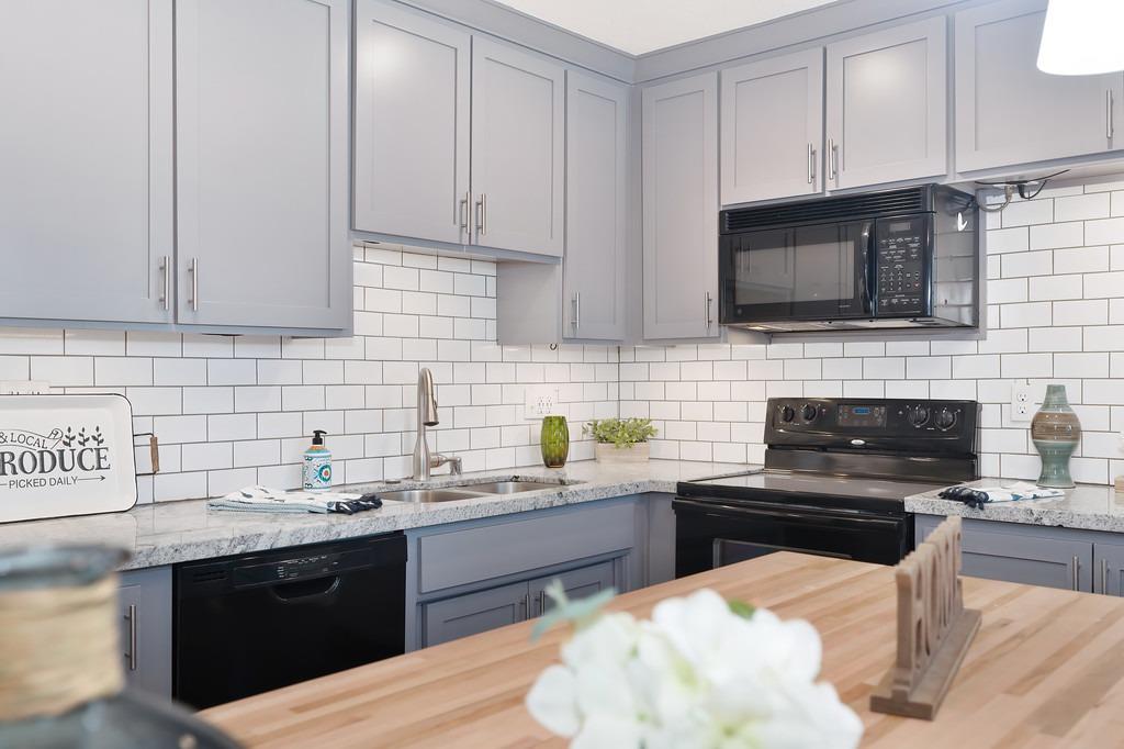 Detail Gallery Image 8 of 31 For 6704 Green Ash Ct, Citrus Heights,  CA 95610 - 4 Beds | 2 Baths