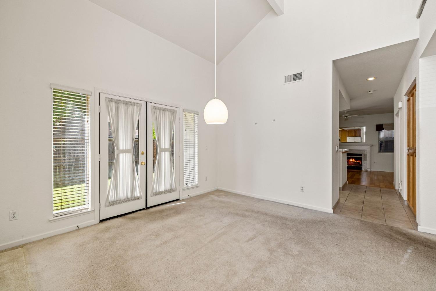 Detail Gallery Image 15 of 56 For 2936 Trigo Way, Sacramento,  CA 95833 - 3 Beds | 2/1 Baths