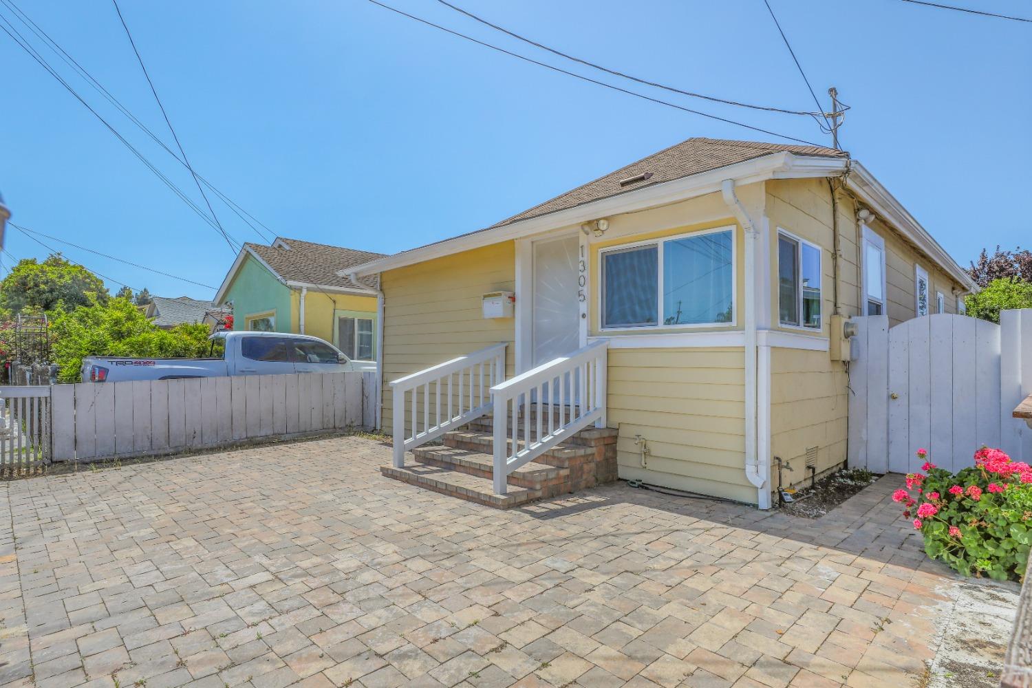 Detail Gallery Image 4 of 48 For 1305 144th Ave, San Leandro,  CA 94578 - 2 Beds | 2/1 Baths