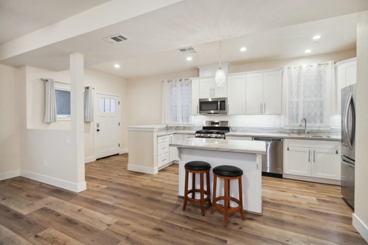 Detail Gallery Image 16 of 59 For 2021 S St, Sacramento,  CA 95811 - – Beds | – Baths